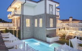 Cunda Pur Beyaz Hotel
